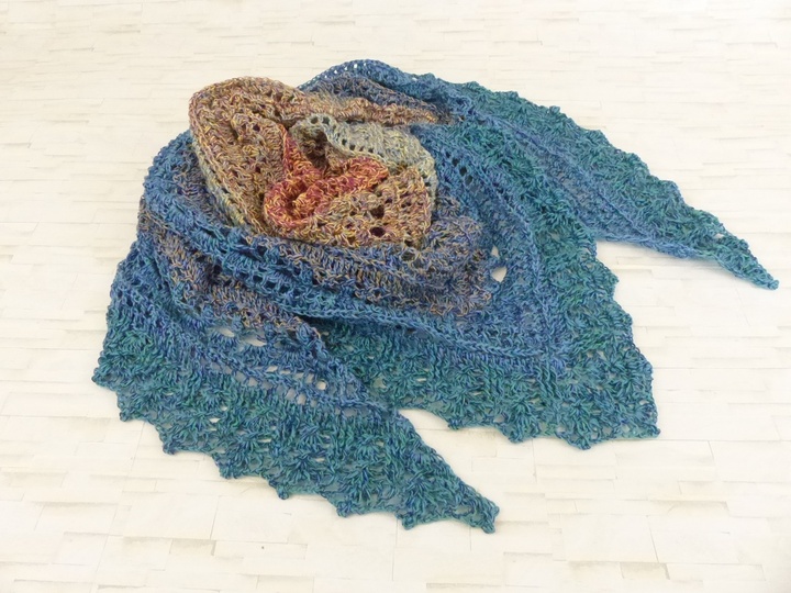Fuanito, my little darling Crochet pattern for a triangular shawl