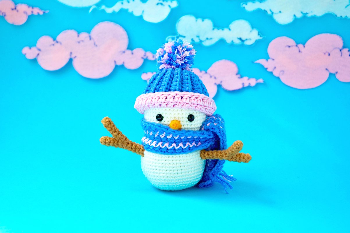 Sneezy the Snowman Crochet Pattern