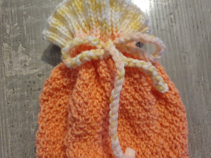 Strickanleitung Babymütze mit Kordel zum Zusammenziehen in zwei Größen!