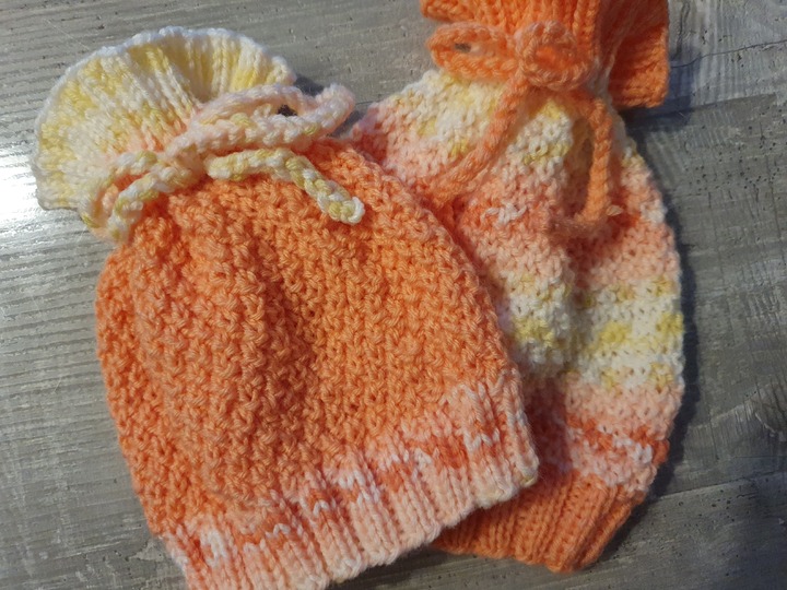 Strickanleitung Babymütze mit Kordel zum Zusammenziehen in zwei Größen!