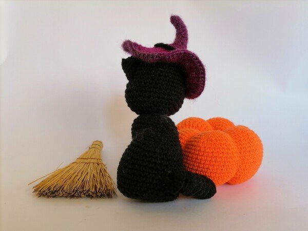 Black cat. Halloween decor. Crochet pattern