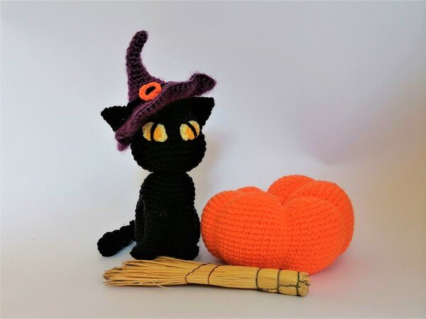 Black cat. Halloween decor. Crochet pattern