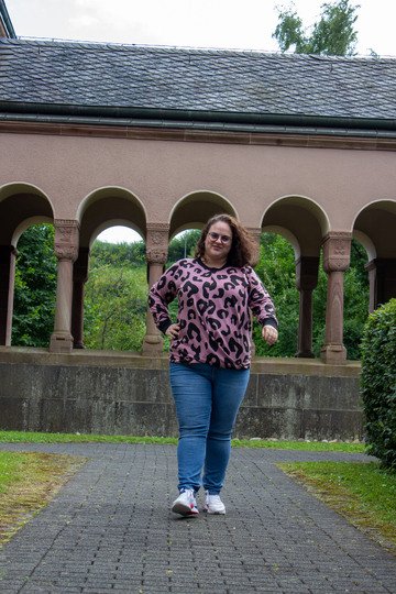 Schnittmuster Pullover/Hoodie mit Twist am Saum Damen Gr. 32 - 62