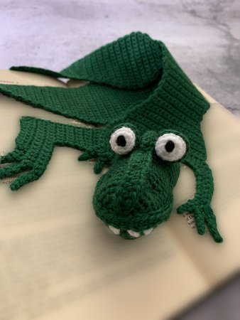 Crochet pattern bookmark T-Rex