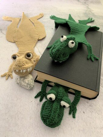 Crochet pattern bookmark T-Rex