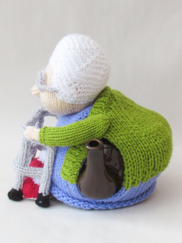 Granny and her Zimmer Tea Cosy Knitting Pattern - Image 2