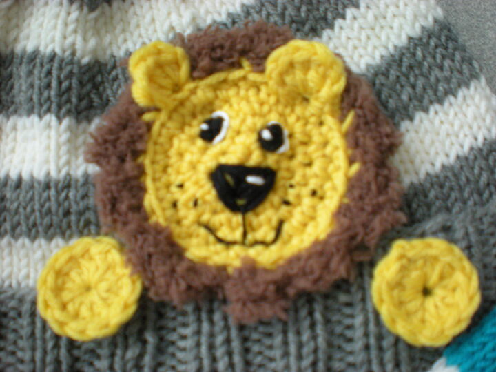 knitted baby hat, 3 sizes, crochet applications