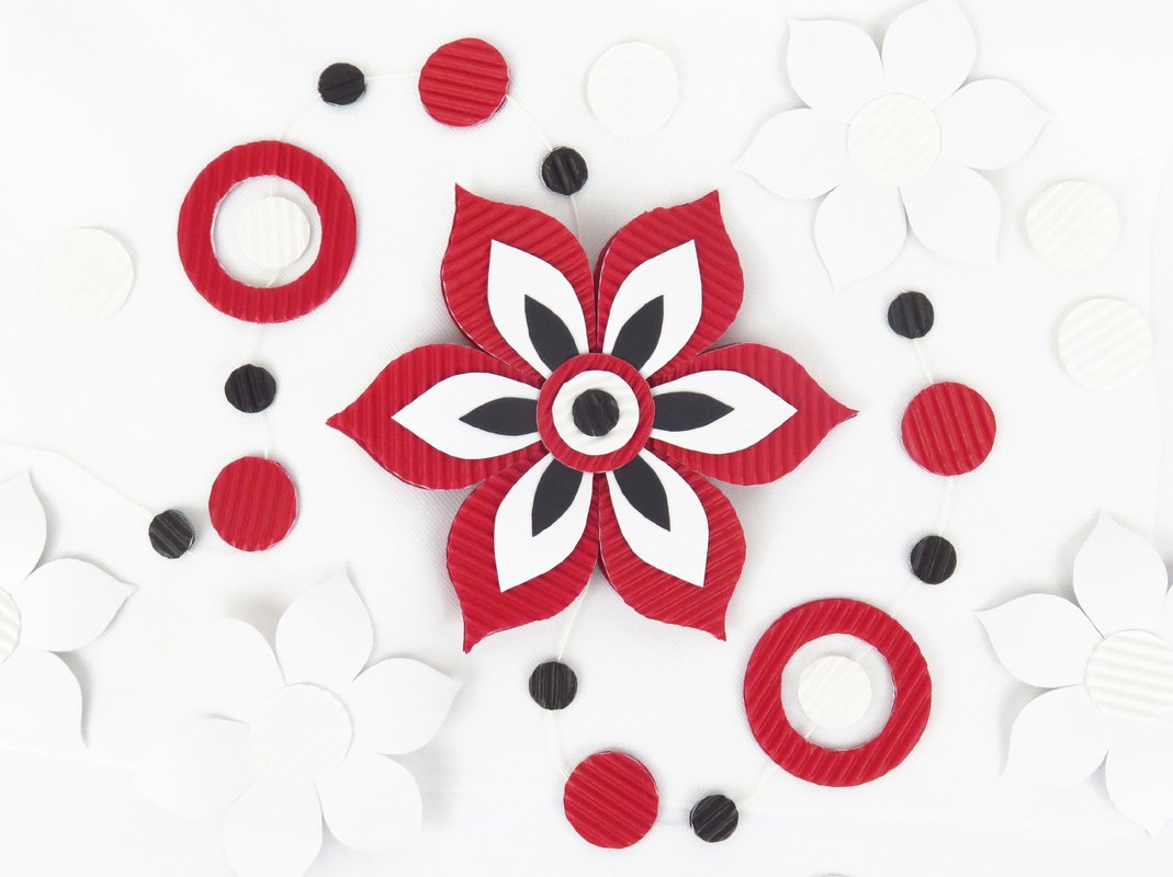 Blumenkette in Rot-Weiß-Schwarz – Bastelanleitung und Vorlagen - Bild 4