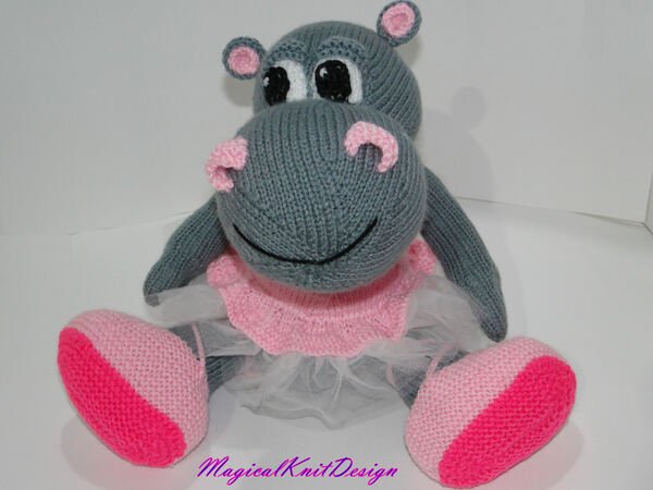 Fifi the hippo dancer row by row knitting pattern with photo-tutorial