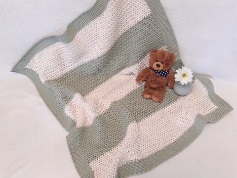 Häkelanleitung Decke mit versetztem Lochmuster