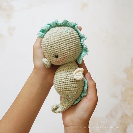 crochet pattern Nalu The Seahorse