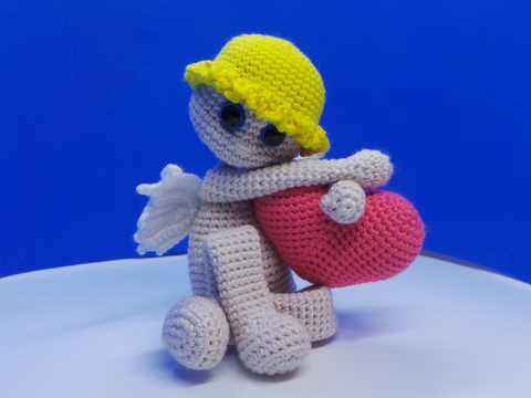 Häkelanleitung Engel mit Herz