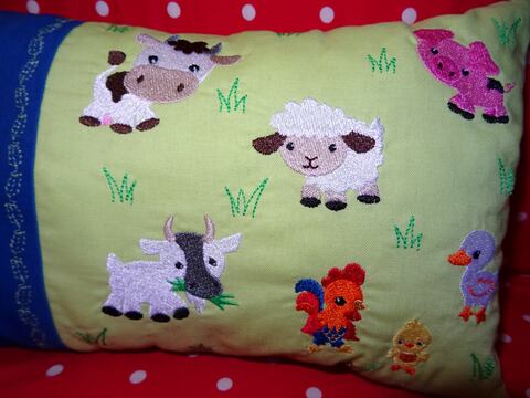 Bauernhof Tiere Stickdatei mit Taschenmotiv Kissen ITH