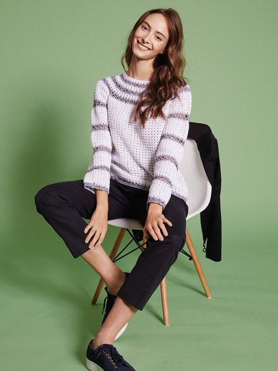 Häkelanleitung: Häkelpulli mit Zackenstreifen in Blau-Silber