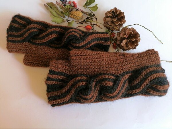Fingerless Gloves with braids. Crochet pattern