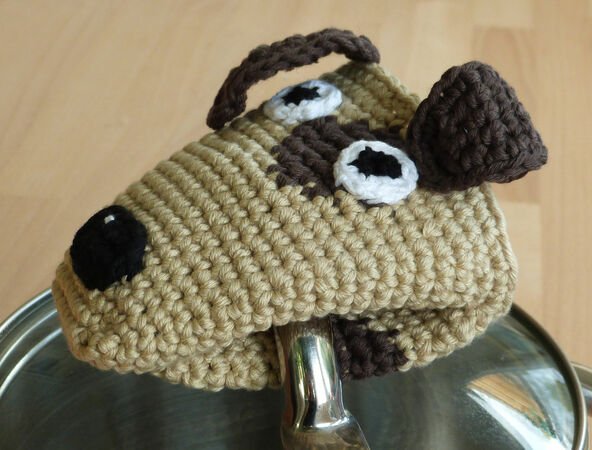 Crochet pattern for a potholder "dog"
