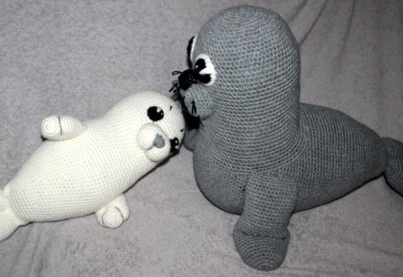 Crochet Seal Betty and Her Baby – Two Big Cuddly Animals (EN & DE)