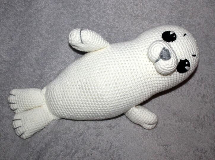 Crochet Seal Betty and Her Baby – Two Big Cuddly Animals (EN & DE)