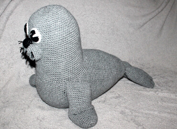 Crochet Seal Betty and Her Baby – Two Big Cuddly Animals (EN & DE)