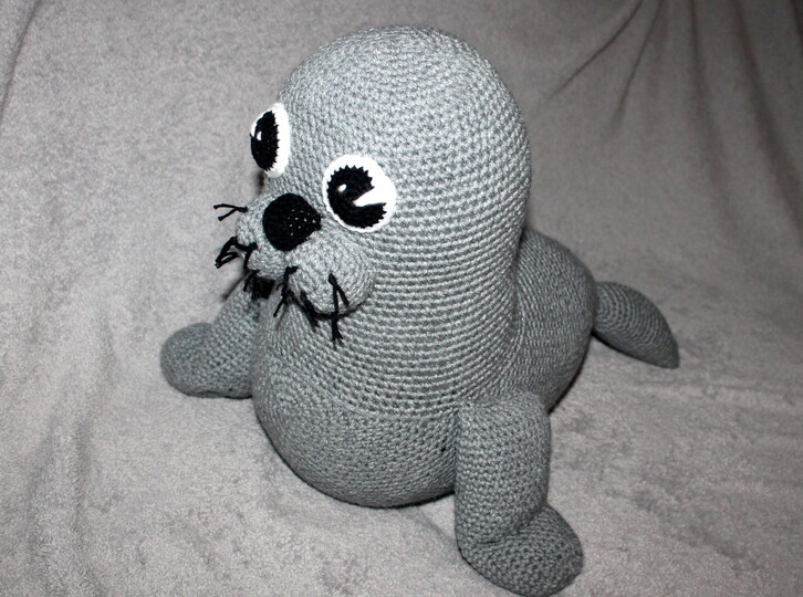 Crochet Seal Betty and Her Baby – Two Big Cuddly Animals (EN & DE)