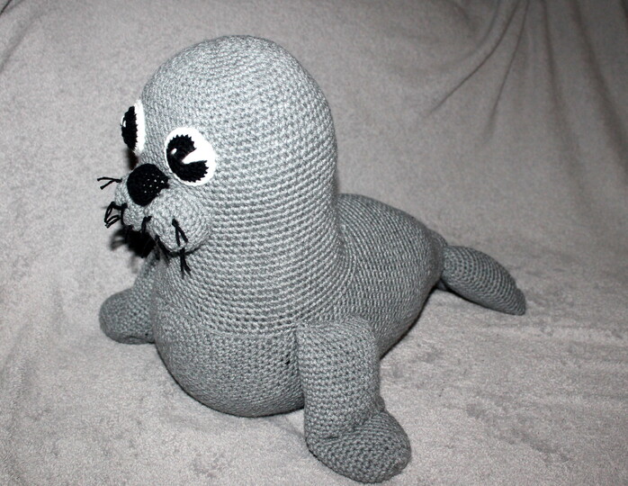 Crochet Seal Betty and Her Baby – Two Big Cuddly Animals (EN & DE)