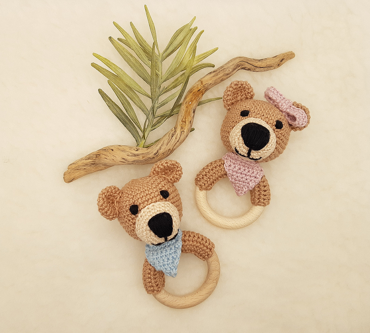 Häkelanleitung Babyrassel Bär