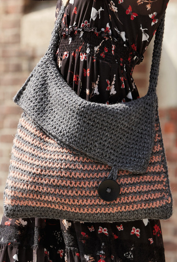 Häkelanleitung: Crossbody-Tasche mit asymmetrischer Klappe