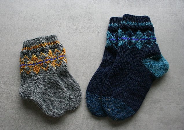 knitting pattern mini Karosocken