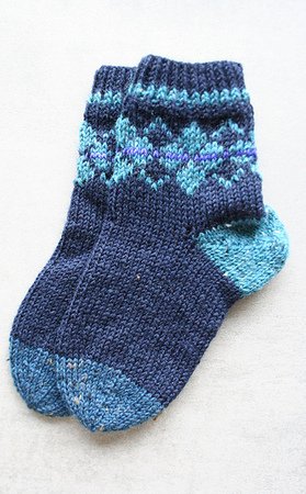 knitting pattern mini Karosocken