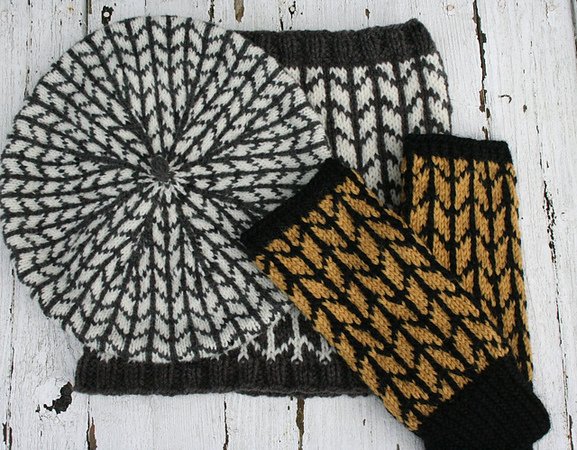 knitting pattern Editha Cowl Neckwarmer