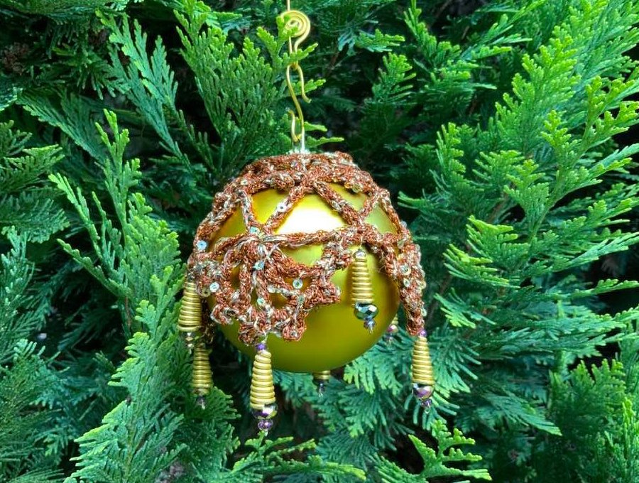 Christbaumkugel HUSSE aus Wolle/Perlen/Draht - Bild 8