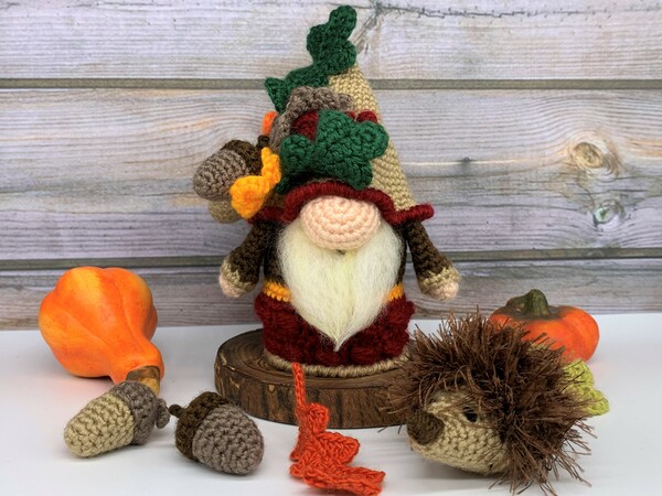 Crochet pattern autumn gnome with oak leaves and acorns