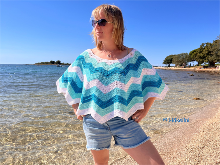 Poncho im Wellenmuster für Sommer oder Winter