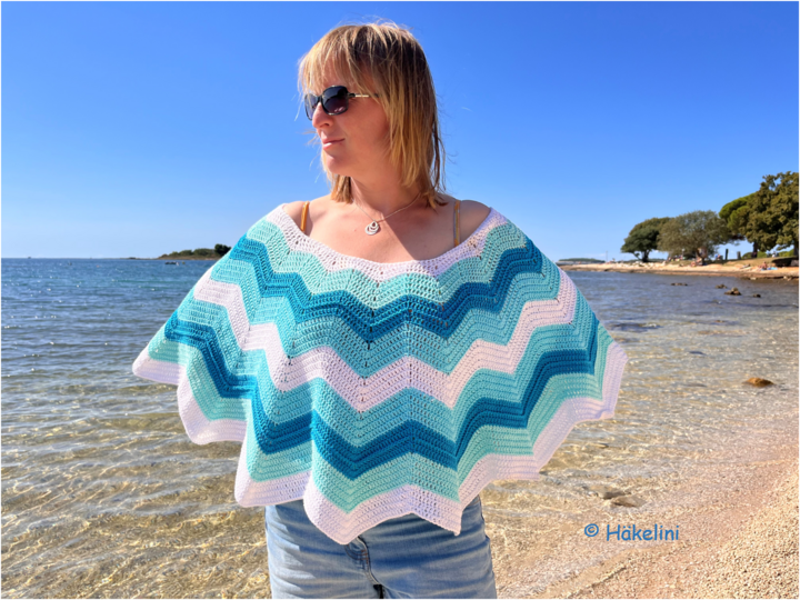 Poncho im Wellenmuster für Sommer oder Winter