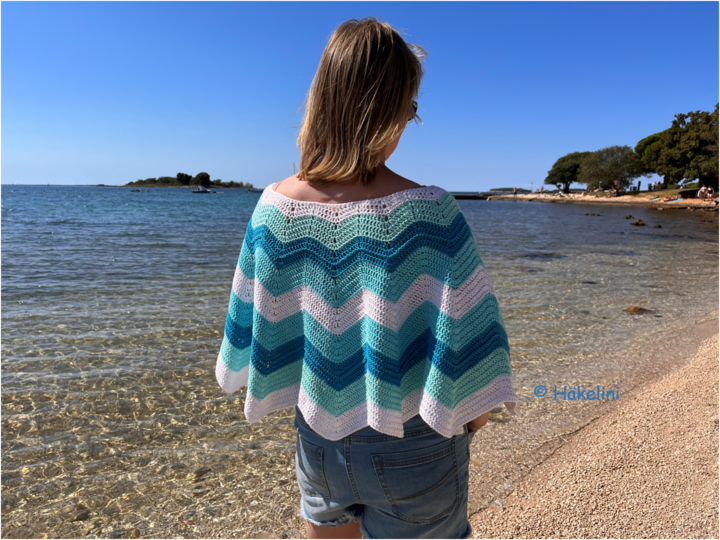 Poncho im Wellenmuster für Sommer oder Winter