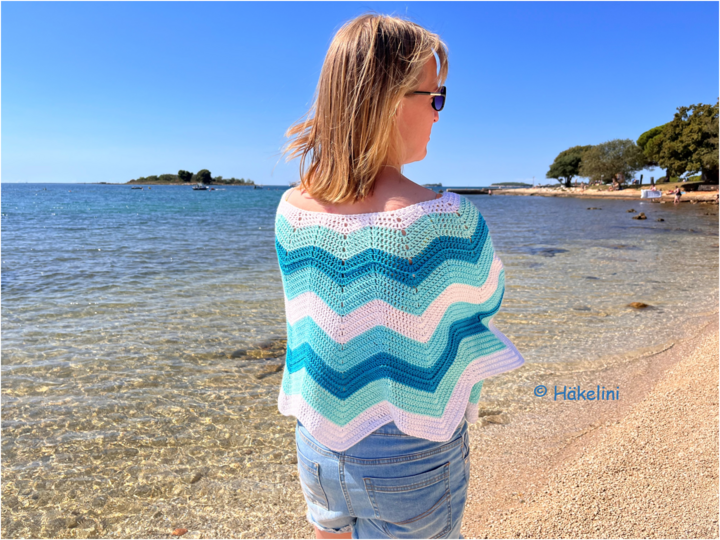 Poncho im Wellenmuster für Sommer oder Winter