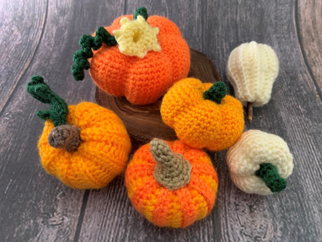 Crochet pattern for 6 pumpkins