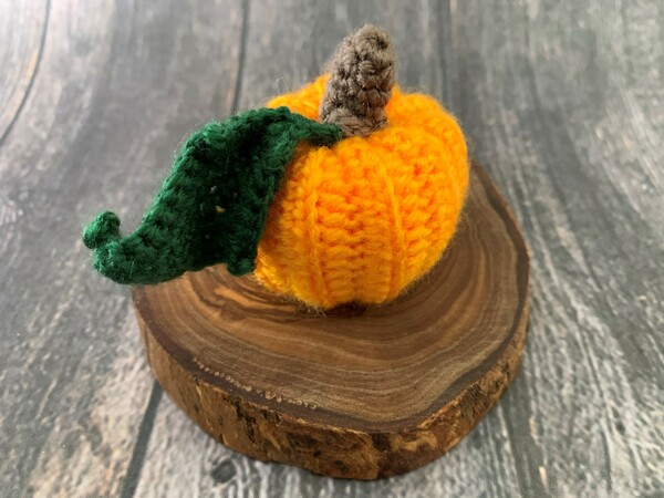 Crochet pattern for 6 pumpkins