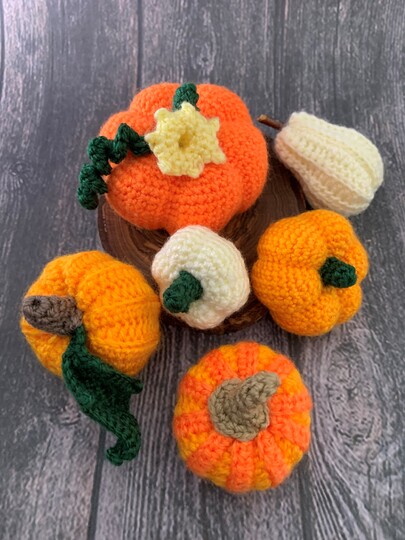 Häkelanleitung für 6 Kürbisse