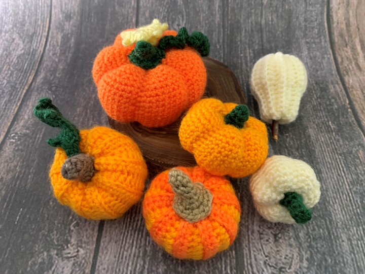 Häkelanleitung für 6 Kürbisse