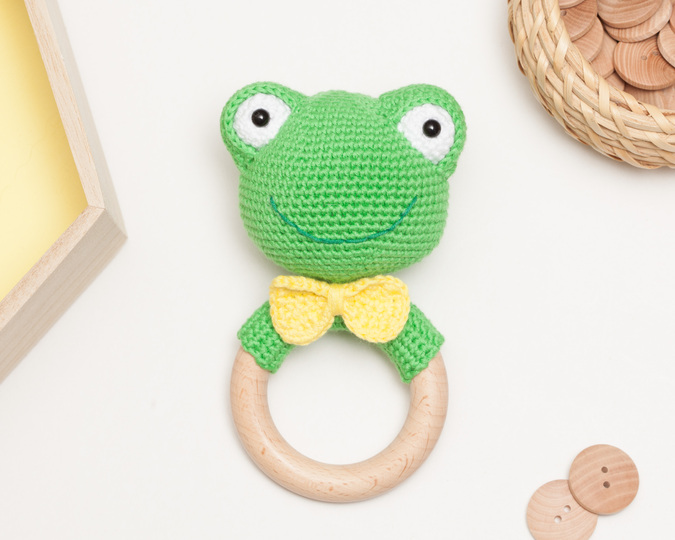 Crochet frog rattle pattern, frog teether pattern
