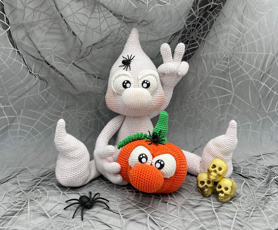 Gothigurumi - "Gustav Geist und Konrad Kürbis" **nachtleuchtend** - Bild 2