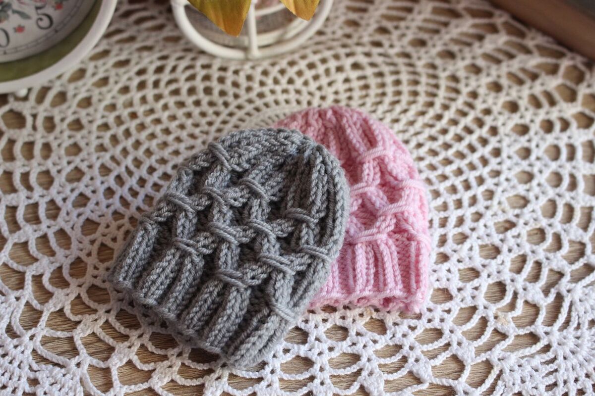 12-inch Dolls Hat Knitting Pattern - Image 3