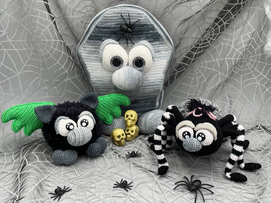 Gothigurumi - "Gandalf Grabstein" mit Bonusanleitungen **nachtleuchtend**