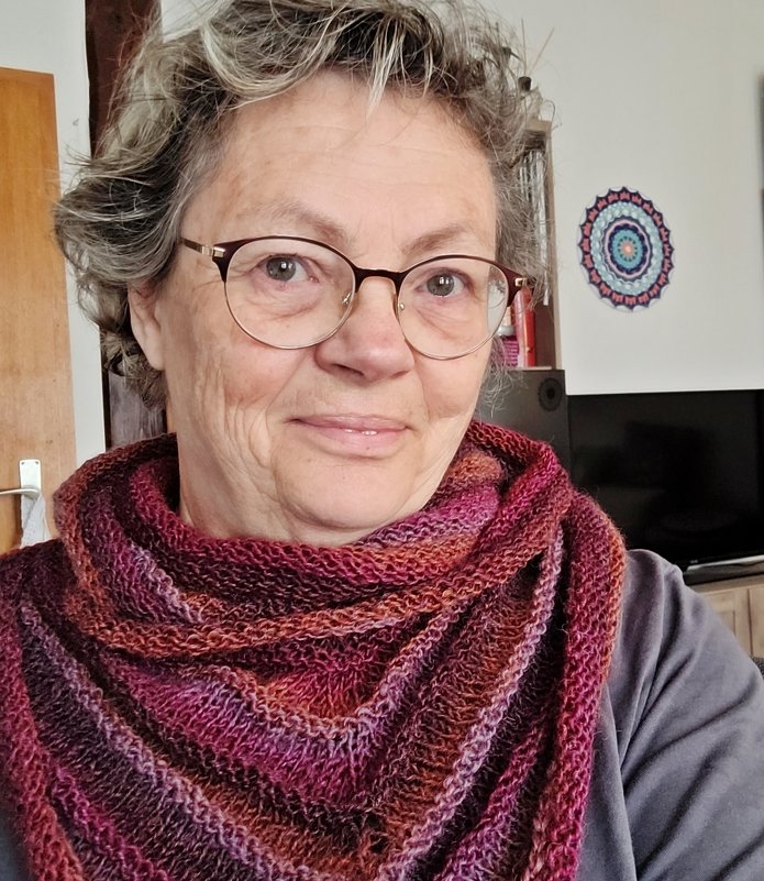 Gestrickter Loop Beerentraum - Bild 3