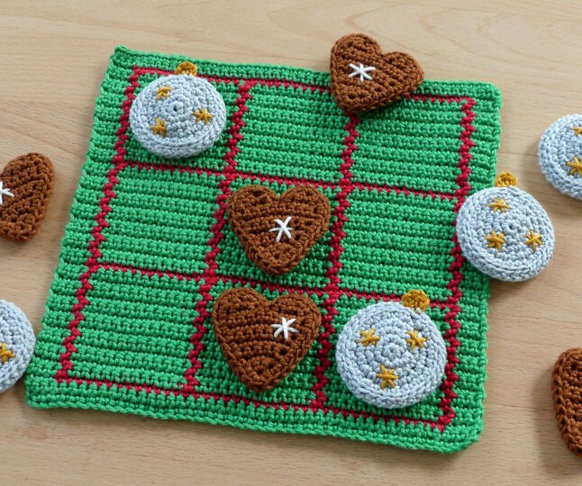 Crochet pattern X-mas tic tac toe, a popular family game
