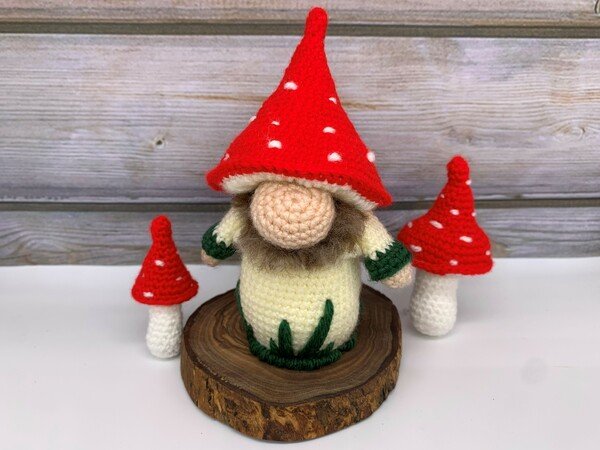 Crochet pattern autumn gnome toadstool mushroom