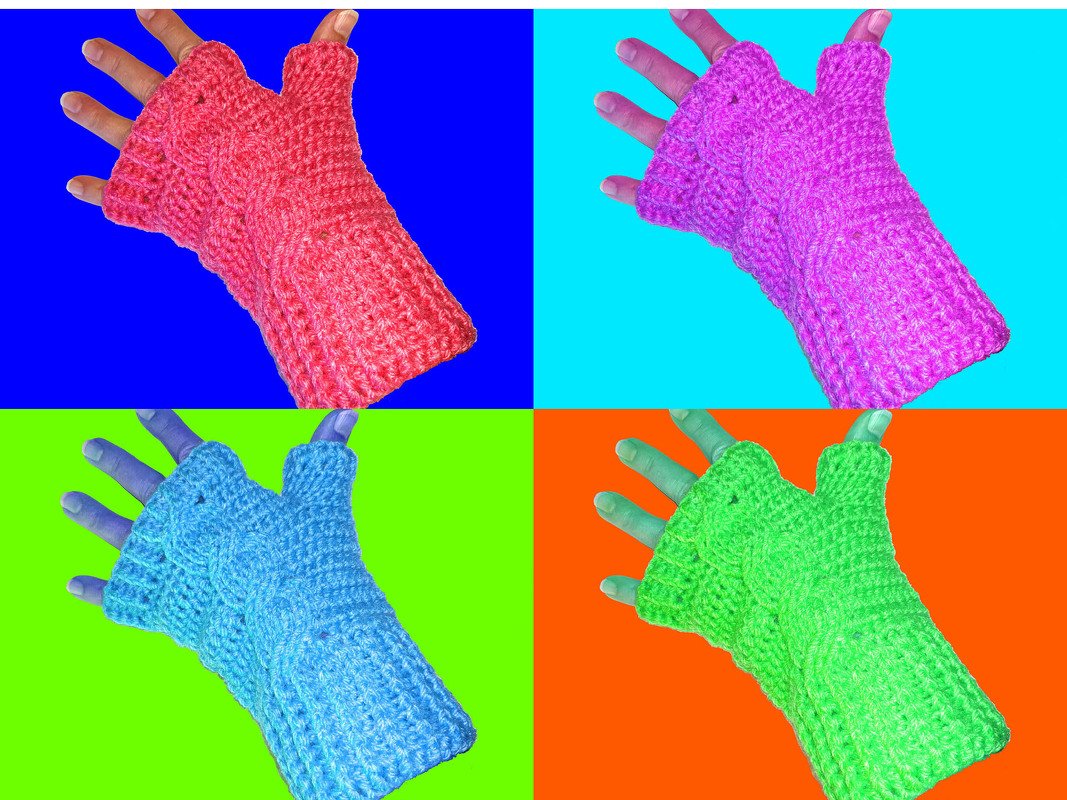 Vierfarbige Collage gehäkelter, fingerloser Handschuh mit Zopfmuster und Daumenloch