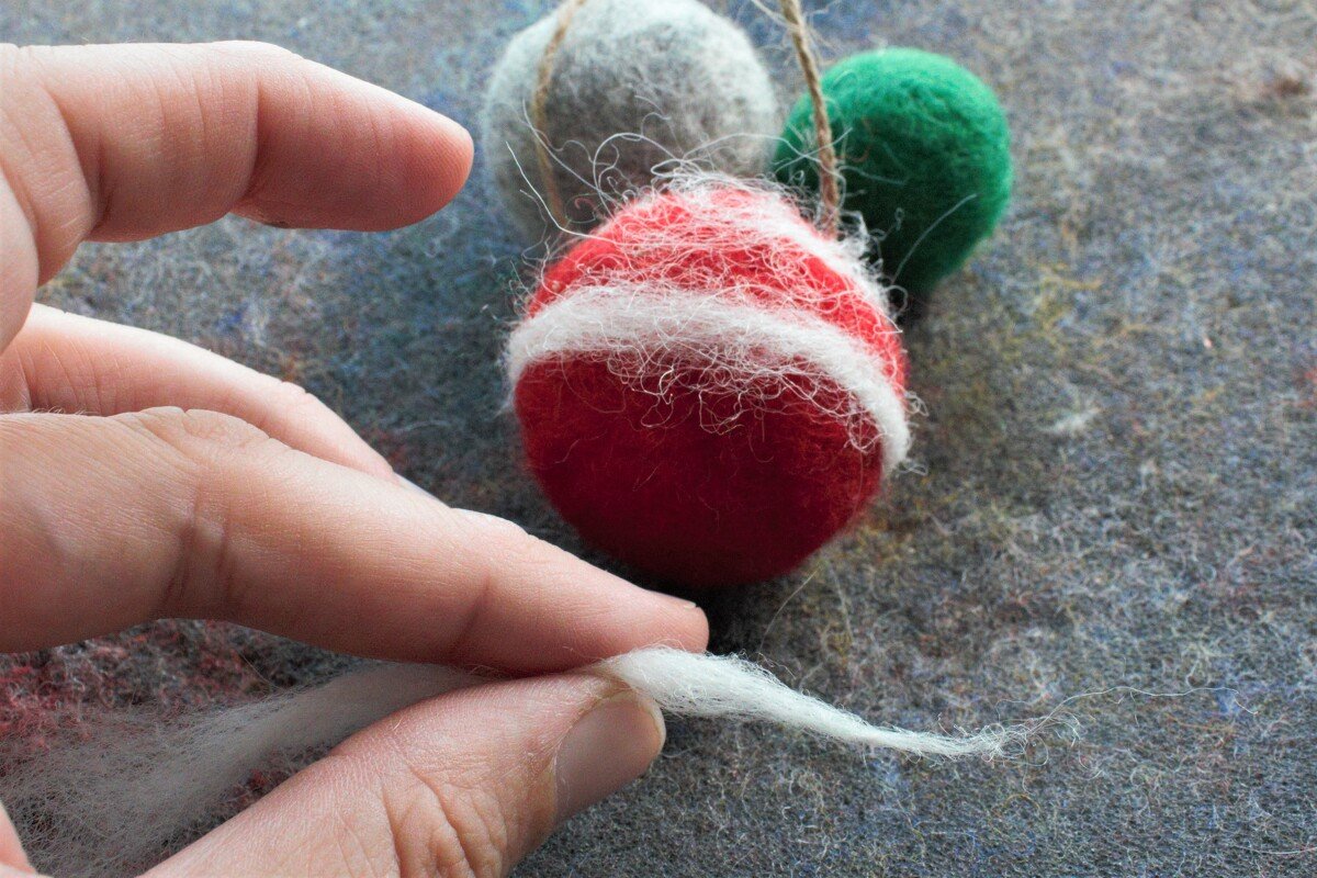 Anleitung zum Trockenfilzen: Weihnachtskugeln und Sterne - Bild 2