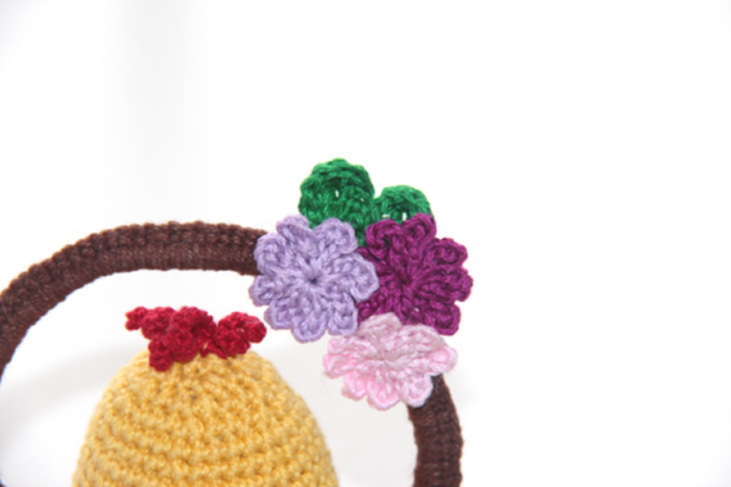 Easter Eggs basket of flowers Crochet Pattern